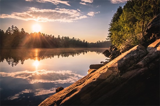 端午赛龙舟的场面描写 五月端午赛龙舟的句子