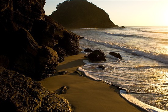 亲情大于一切的句子(有句话意思是亲情大于一切，叫什么来着)